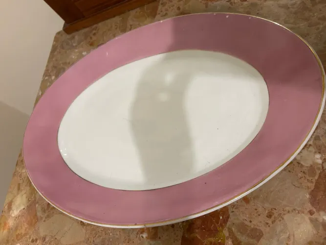 Prato grande branco com rosa porcelana MAUÁ