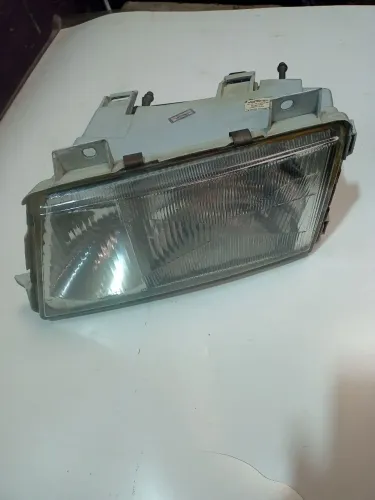 Farol da Sprinter Mercedes D-310 