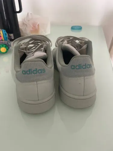Tênis Adidas - Cinza Claro