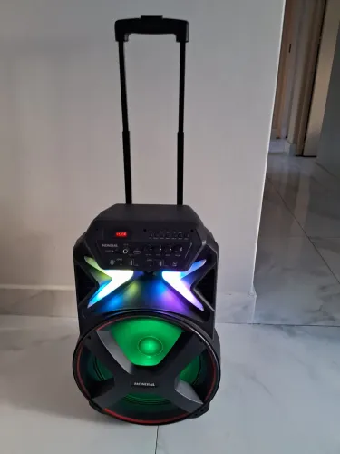 Caixa de Som Portátil Mondial com Bluetooth e LED
