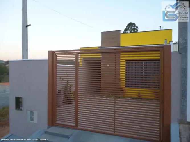 Casa para Venda em Pinhalzinho, Centro, 2 dormitórios, 1 suíte, 2 banheiros, 2 vagas