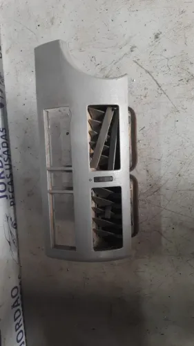 Moldura difusor de ar gol g3 com os difusores danificado