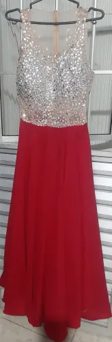 Vestido vermelho com brilho 