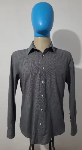 Camisa social Cinza tamanho M, bonita, original, elegante, confortável.