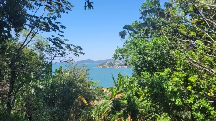 Carmen Imoveis Vende Terreno na Praia Brava