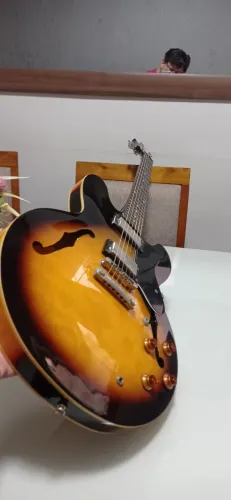 Guitarra Epiphone Dot 335  semi acústica 