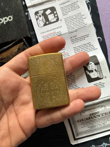 Isqueiro Zippo Constantine