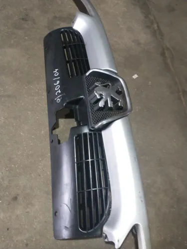 Grade dianteiro Peugeot 206 2004