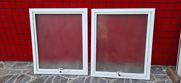 Janelas de Alumínio maxilar 65.5 L X 77.5 AL - novas - Ótimo Estado