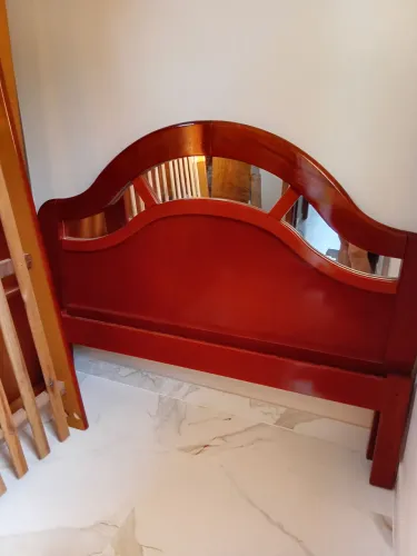 Cama de casal em ótimo estado de conservação
