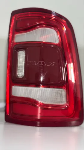 ? VENDO LANTERNA TRASEIRA DIREITA DODGE RAM 2500 2025 ?
