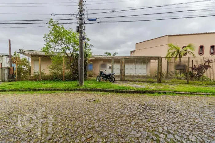 Casa à venda em Vila Assunção com 300 m², 5 quartos, 1 suíte, 3 vagas