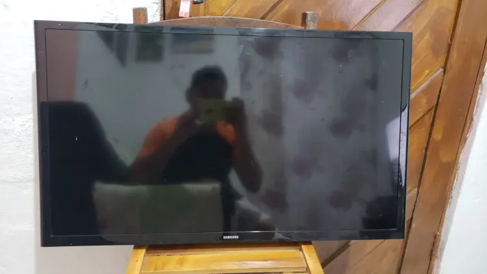 Vendo 2 televisão smart tv para conserto 