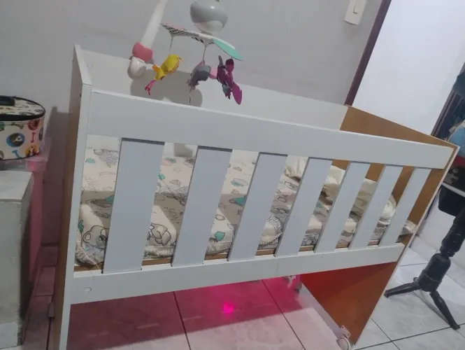Mini berço com mobili
