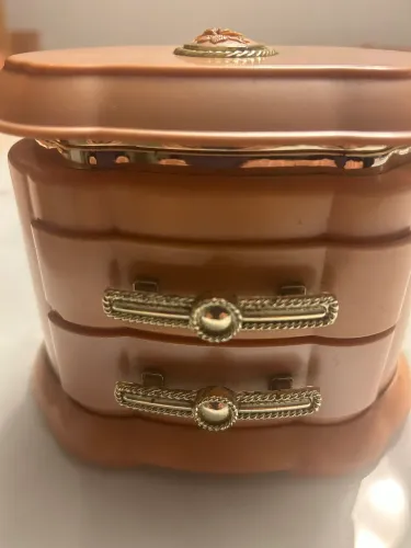 Antigo e Lindo Porta Joias Musical à corda no estilo de Cômoda