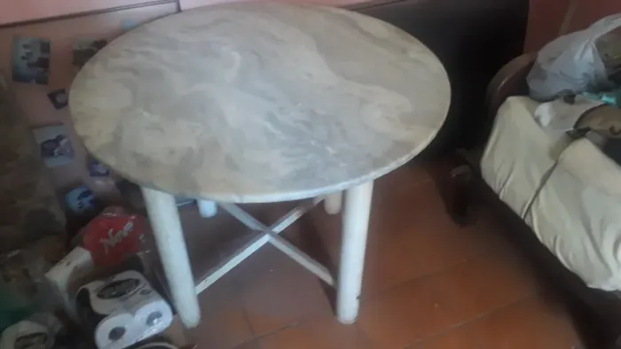 Mesa redonda de mármore