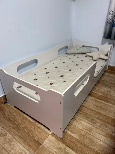 Cama infantil , acompanha colchão
