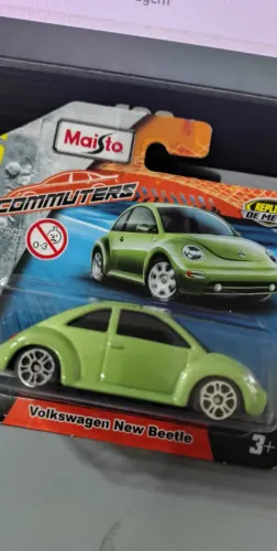 Carrinho NEW BEATLE VERDE MAISTO 1:64