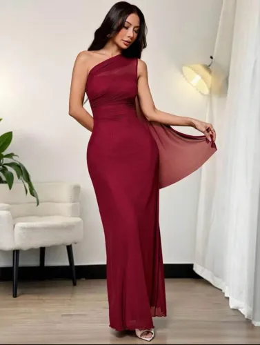 Vestido longo elegante bordo