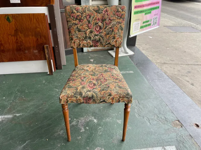 Cadeira de Madeira com Assento Estofado Floral