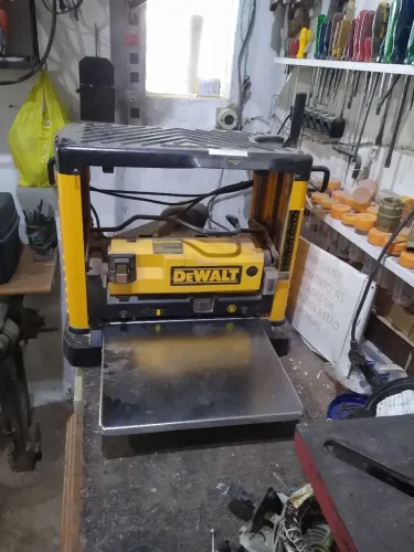 Vendo Plaina desengrossadeira portátil Dewalt DW733 220W
