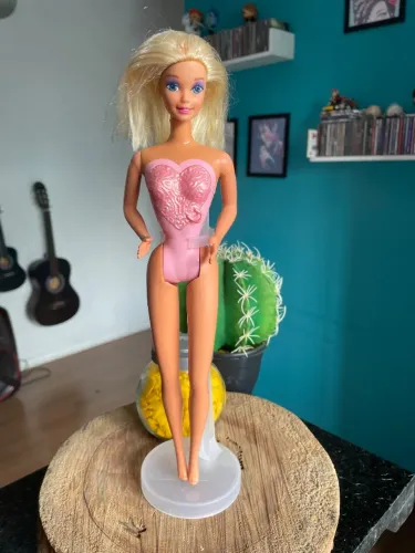 Boneca Barbie Segredos do Coração Mattel - PARA RESTAURO
