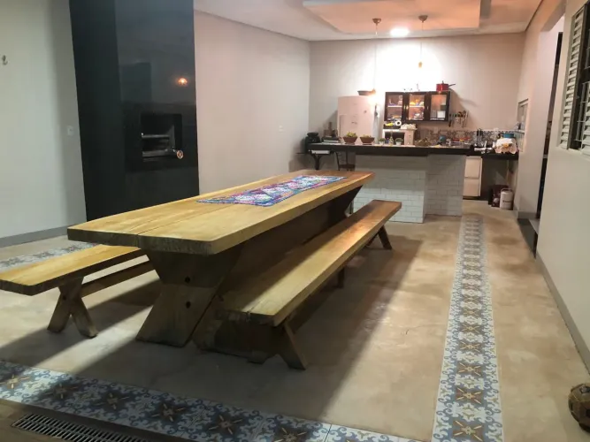 Vendo mesa de madeira