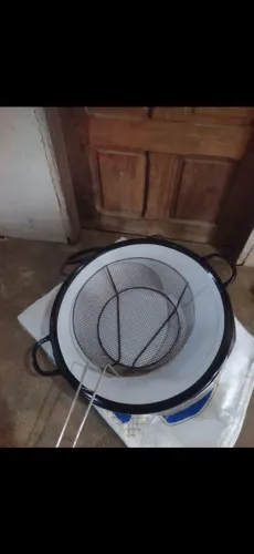 Vende-se uma fritadeira a gás de caramico nova
