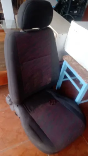 Banco dianteiro de carro 