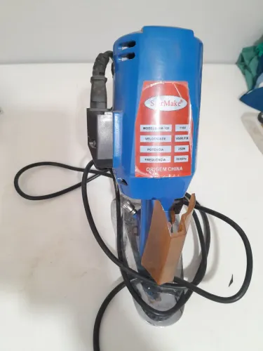 Maquina de corte de tecidos