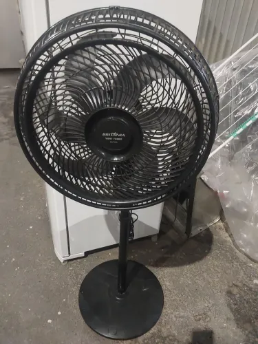Vende-se Ventilador Britânia PVT450 160wats Turbo de Coluna de 50cm. Valor 150,00.  