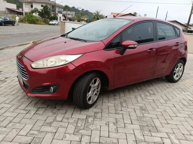 Ford Fiesta 1.6 16V Flex Aut. 5P 2015