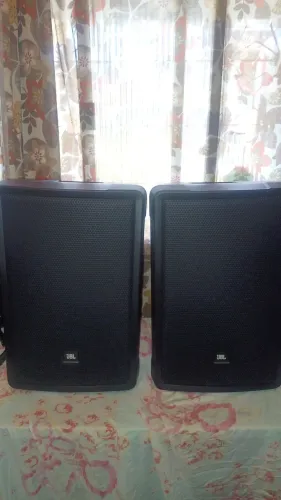 Par de Caixas ativas JBL 12" 