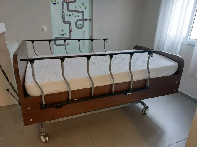Vendo Cama hospitalar automatizada tamanho viuva