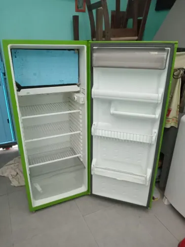 Geladeira 240 litros