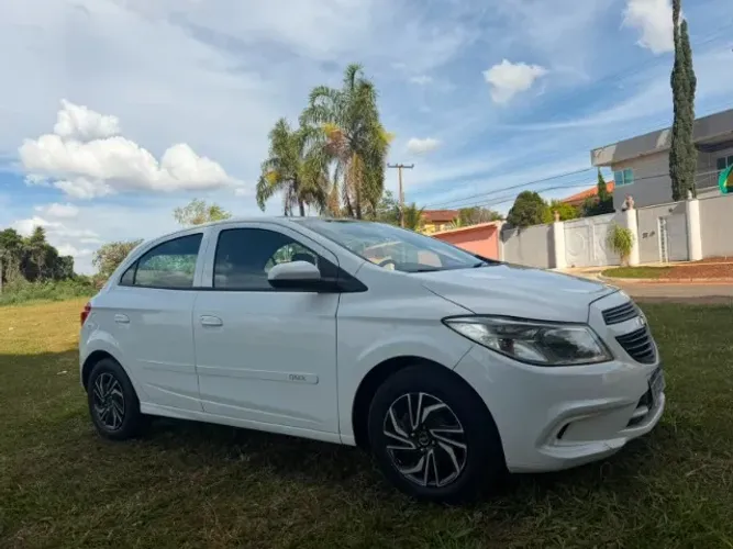 Chevrolet Onix JOY Hatch 1.0 8V Flex Mec. 4P 2017