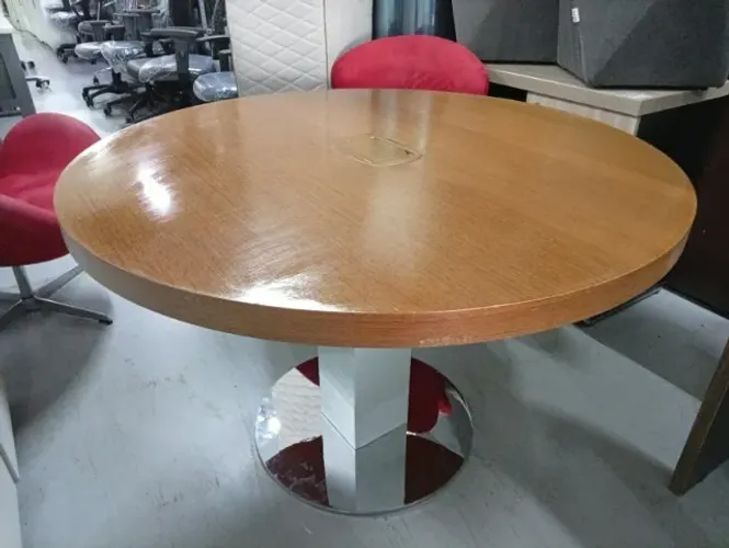 Mesa de Reunião de Escritório de madeira com caixa de tomadas