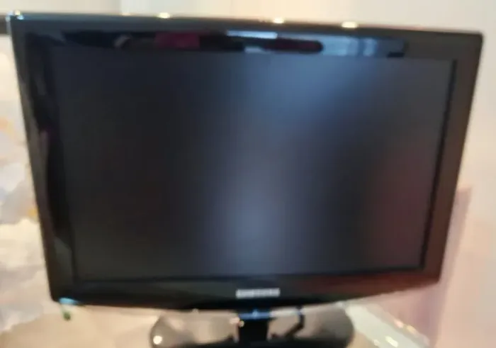 Televisor Samsung 23 polegadas, modelo LN19A330J1