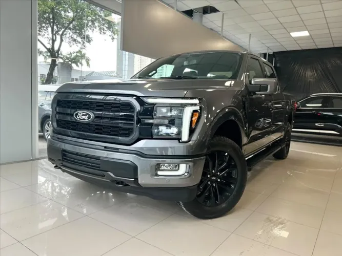 Ford F-150 Lariat Black 4X4 5.0 V8 2025