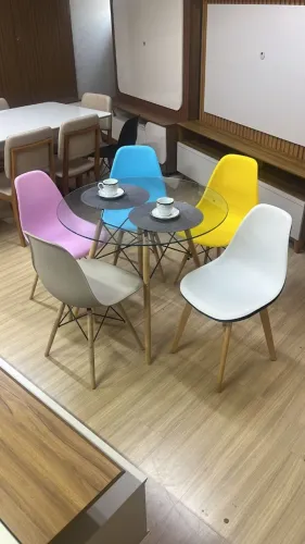 Mesa Redonda 4 lugares Eames Nova Direto da Fabrica