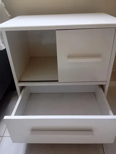 Mesa de cabeceira de cama