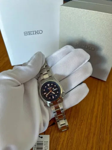 Relógio Seiko 5 - 28mm Feminino Automático SKX/SRRA008
