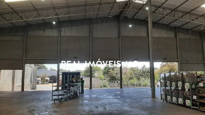 Galpão de 1500m², 6 docas, próximo ao Ceasa MG.
