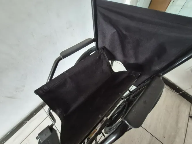 Vendo cadeira de rodas nova