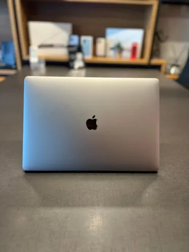MacBook Pro 16" (2019)