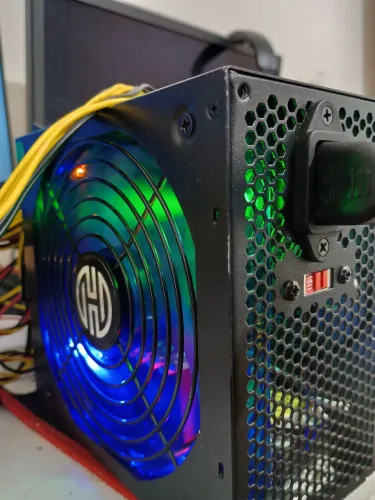 Fonte PFC ativo 650w RGB funcionando perfeitamente