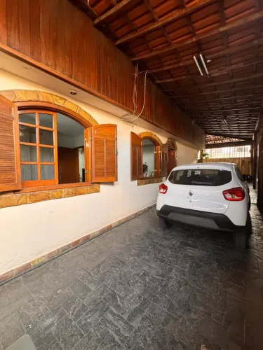 CASA À VENDA NO ÁGUA BRANCA. Espaço, conforto e excelente localização!