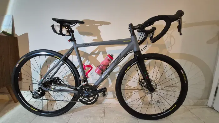 Bike Oggi Velocce + GPS Igpsport + pedal Clip + Garrafa Camelback + lanterna + Lub. Cera