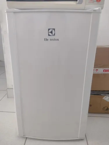 Frigobar Electrolux  - retirada de peças 