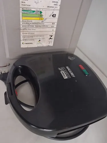 Micro-ondas e sanduícheira novos